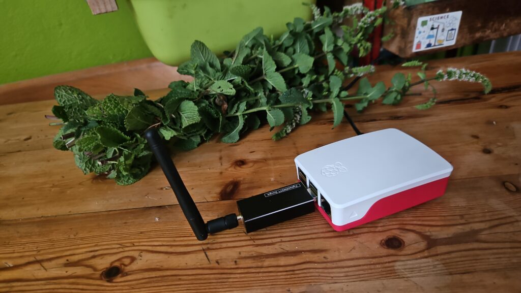 une Raspberry Pi avec antenne ZigBee