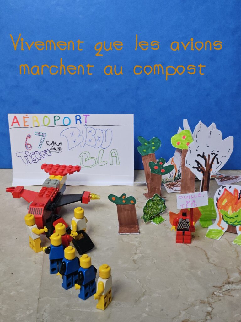 une forêt de papier qui brûle, des legos qui prennent l'avion : "vivement que les avions marchent au compost"